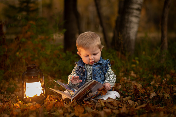 Child portrait in autumn leaves | Minnesota family photography